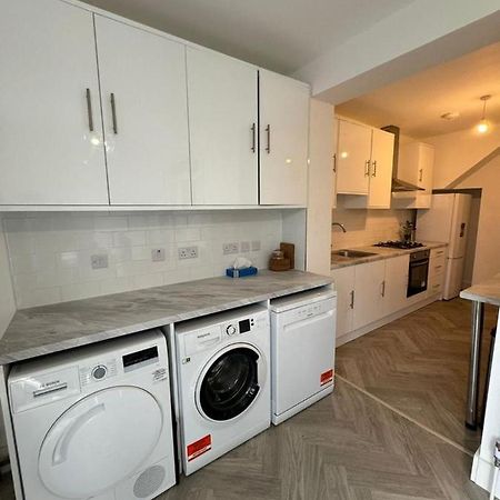 Smart Guest Rooms Fast Access To Central London Via Piccadilly Line New Southgate Exterior photo