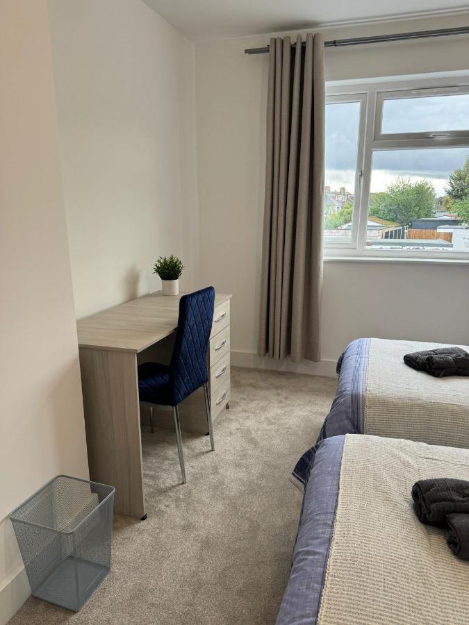 Smart Guest Rooms Fast Access To Central London Via Piccadilly Line New Southgate Exterior photo